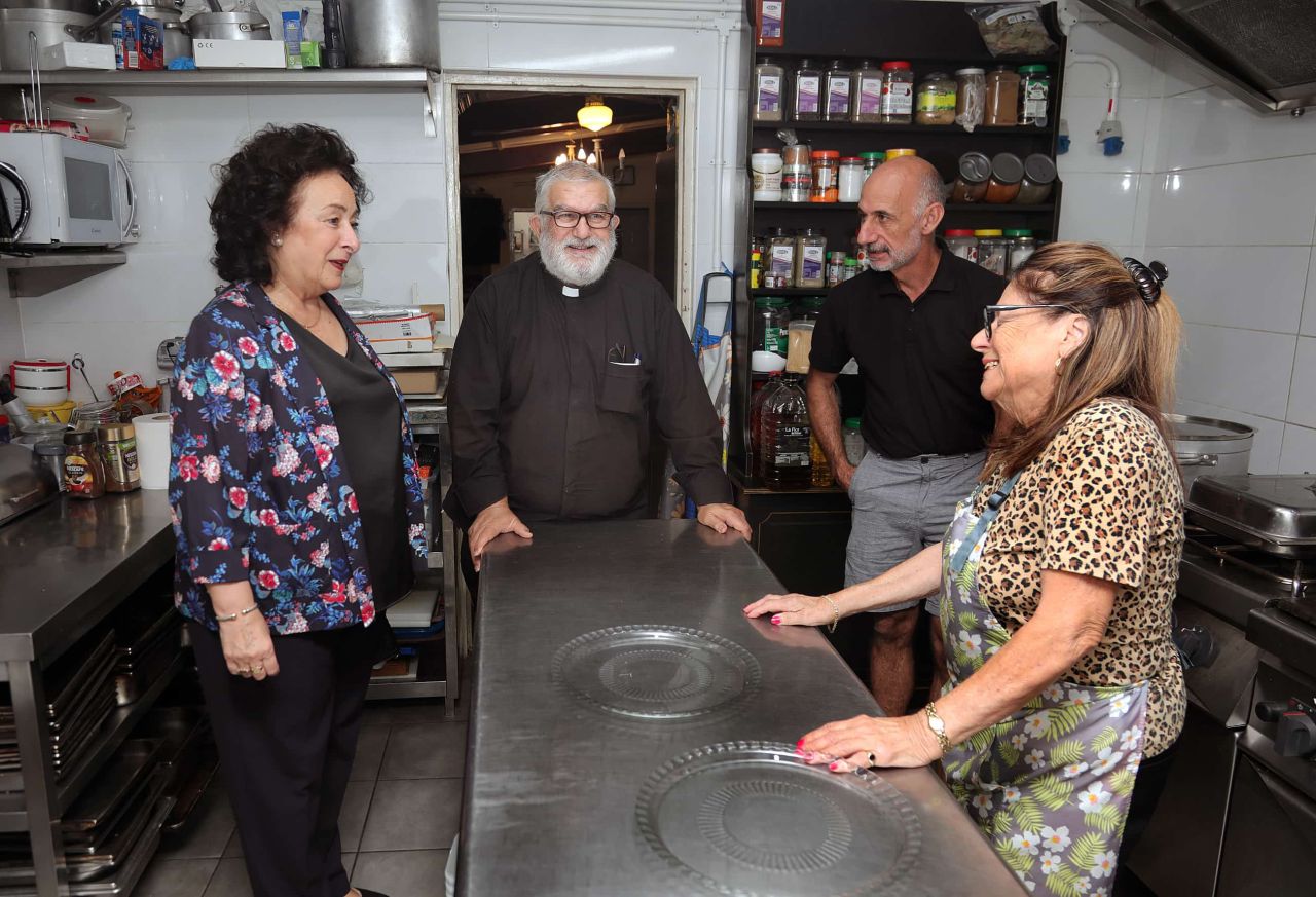 Mayor Visits Soup Kitchen